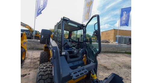 Мини-погрузчик XCMG XC7-SR770RU